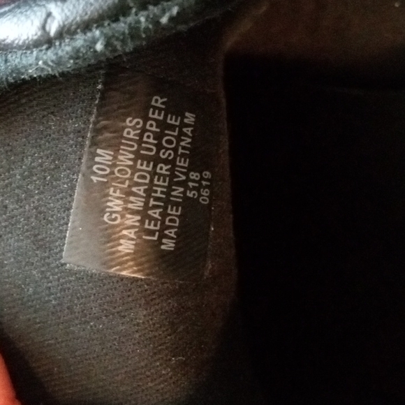 Guess - Picture 4 of 6